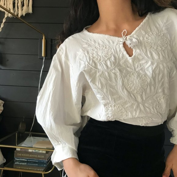 SOLD 70s Mexican embroidery blouse white small - Picture 7 of 9